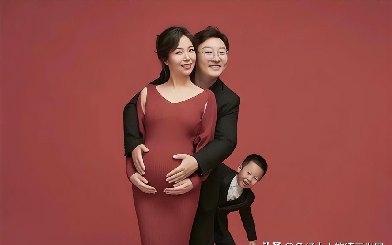 曹鹤阳和妻子靳鹤岚的结婚照,是一张充满爱情和仪式感的照片