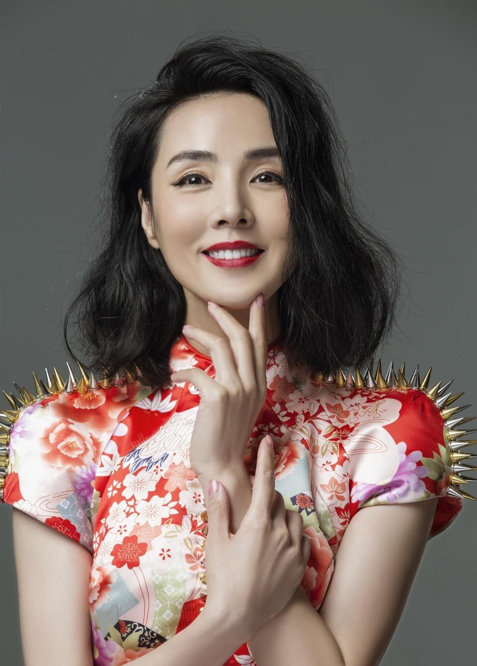 姜宏波:一脱成名,掌掴大咖,演技盖过章子怡 女星姜宏波,从一名国家