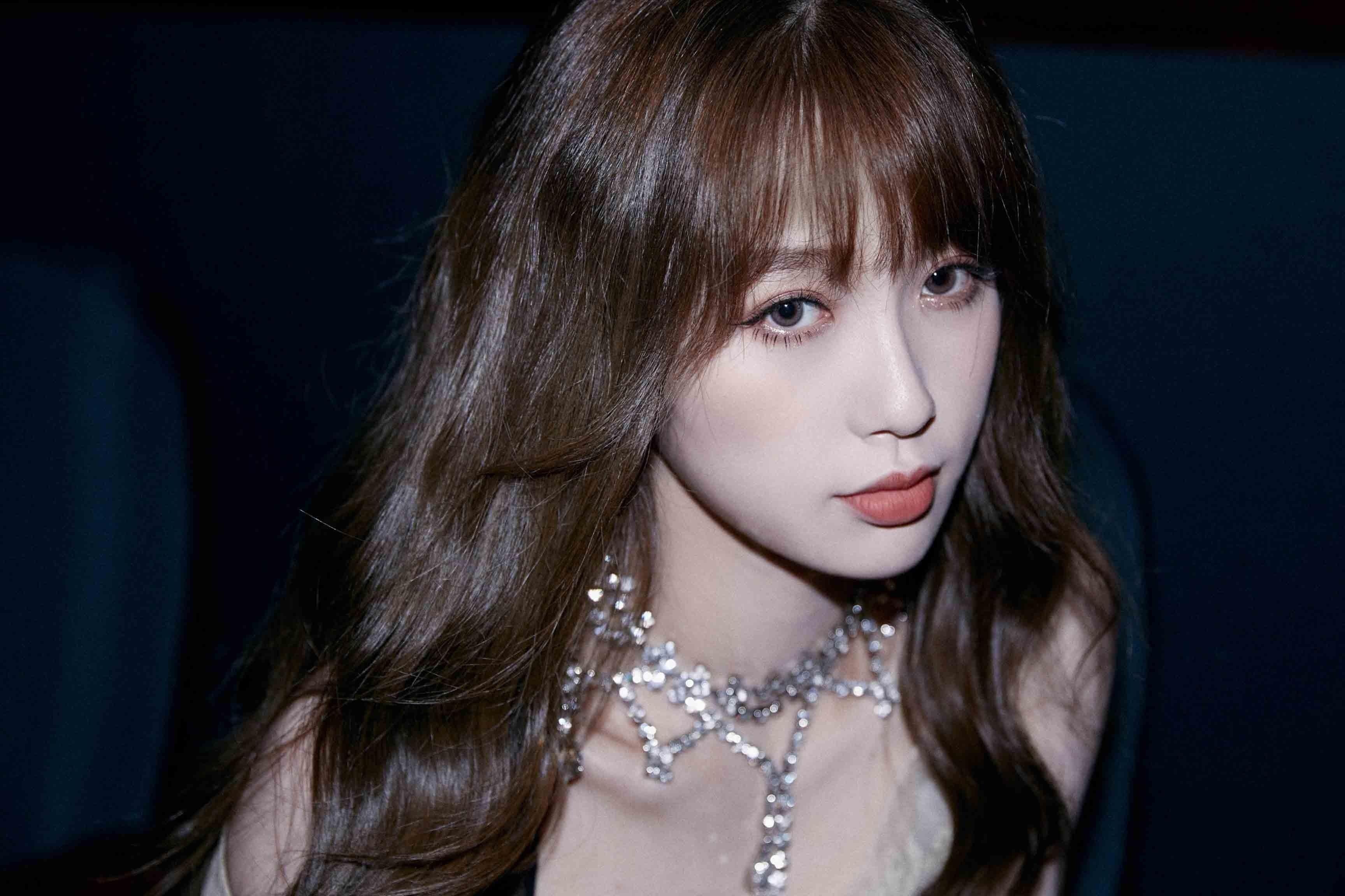 虞书欣:从甜美爱豆到演技派的新挑战 虞书欣,一个因甜美外形和清新