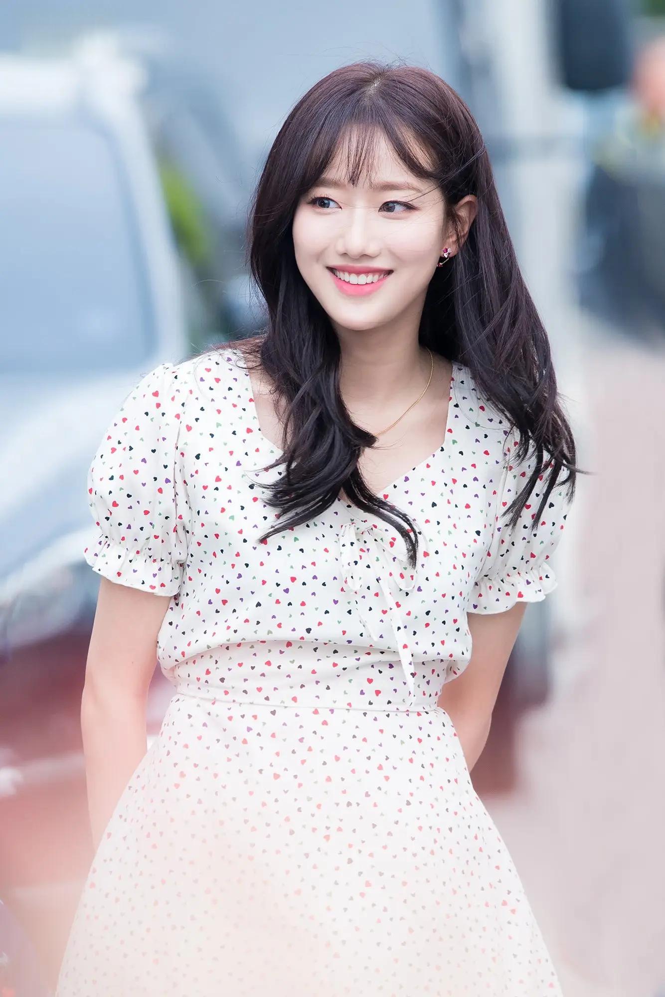 april成员李娜恩与足球选手李康仁分手 前april成员李娜恩与足球选手