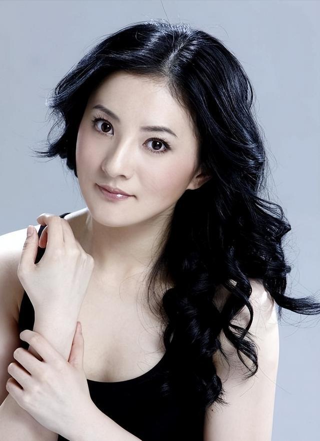 "小婉君"金铭的人生故事 金铭是一个生于80年代的北京人,从小就展现出