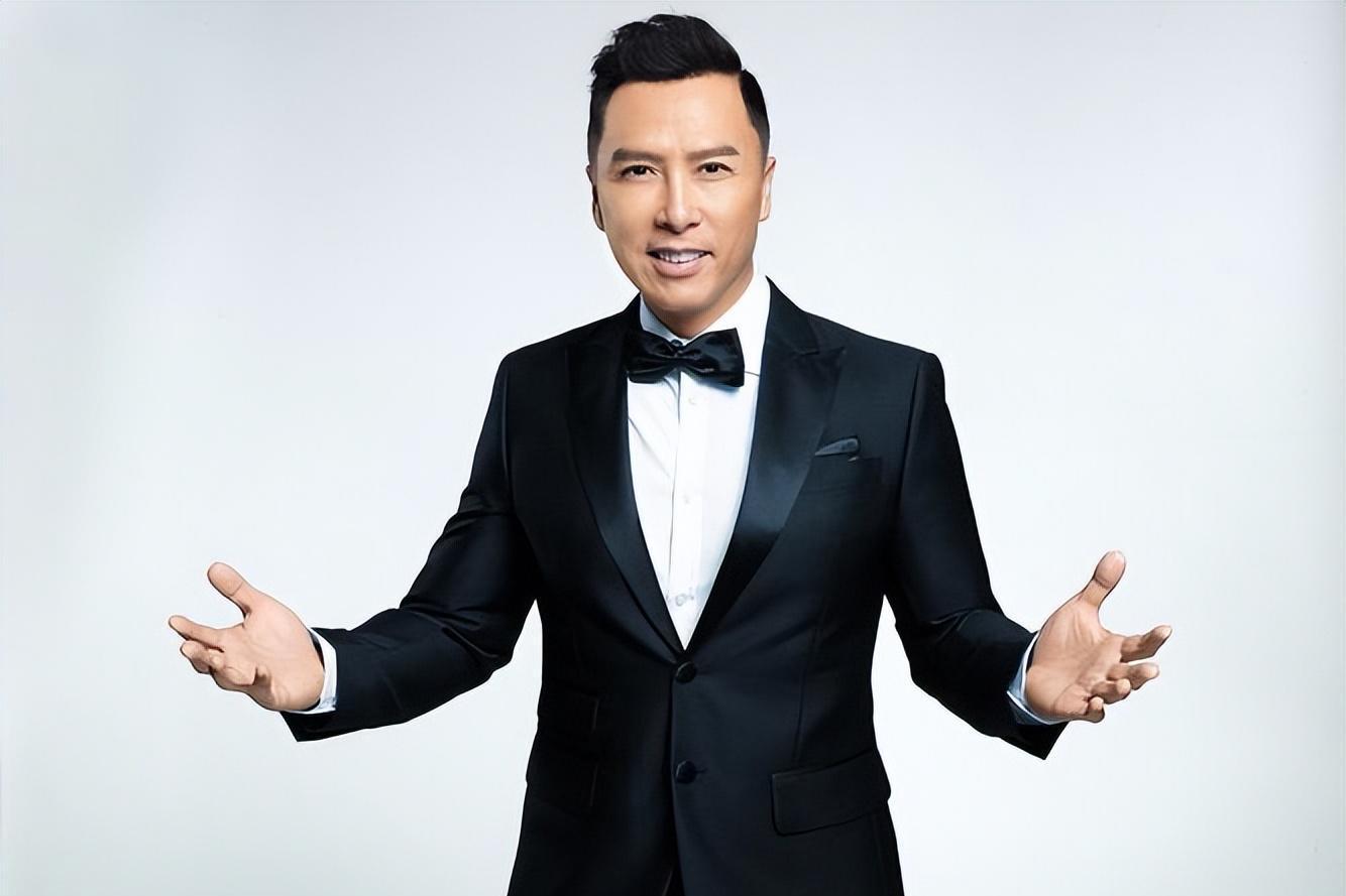 甄子丹:敬业精神和专业素养的典范 在接受采访时,华语影视明星甄子丹