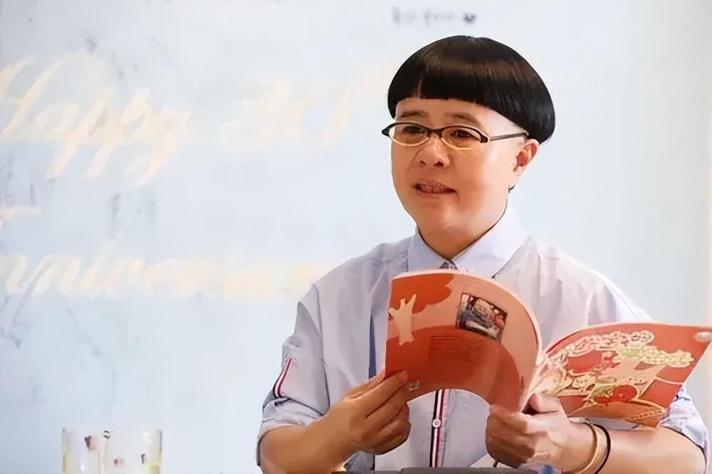 刘纯燕:我生命中没有退休 刘纯燕是典型的北京"巴适儿",从小在胡同