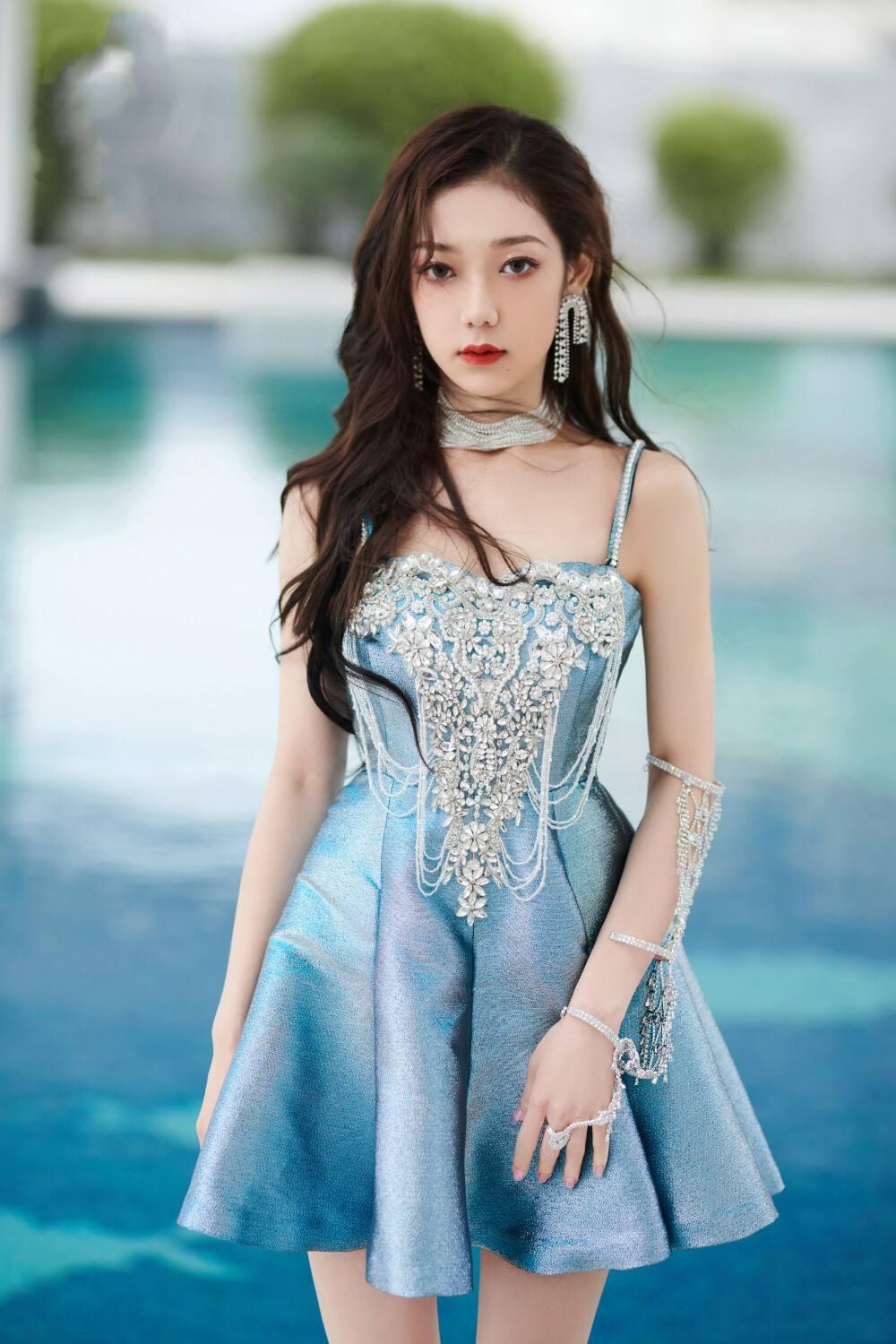 女明星希林娜依高在北京严寒中泪洒节目录制现场 希林娜依高在北京