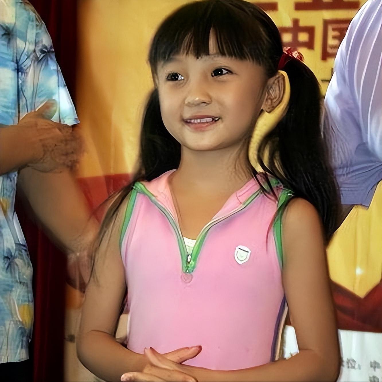 林妙可与杨沛宜:交换人生的两个女孩 北京奥运会开幕式上,林妙可的