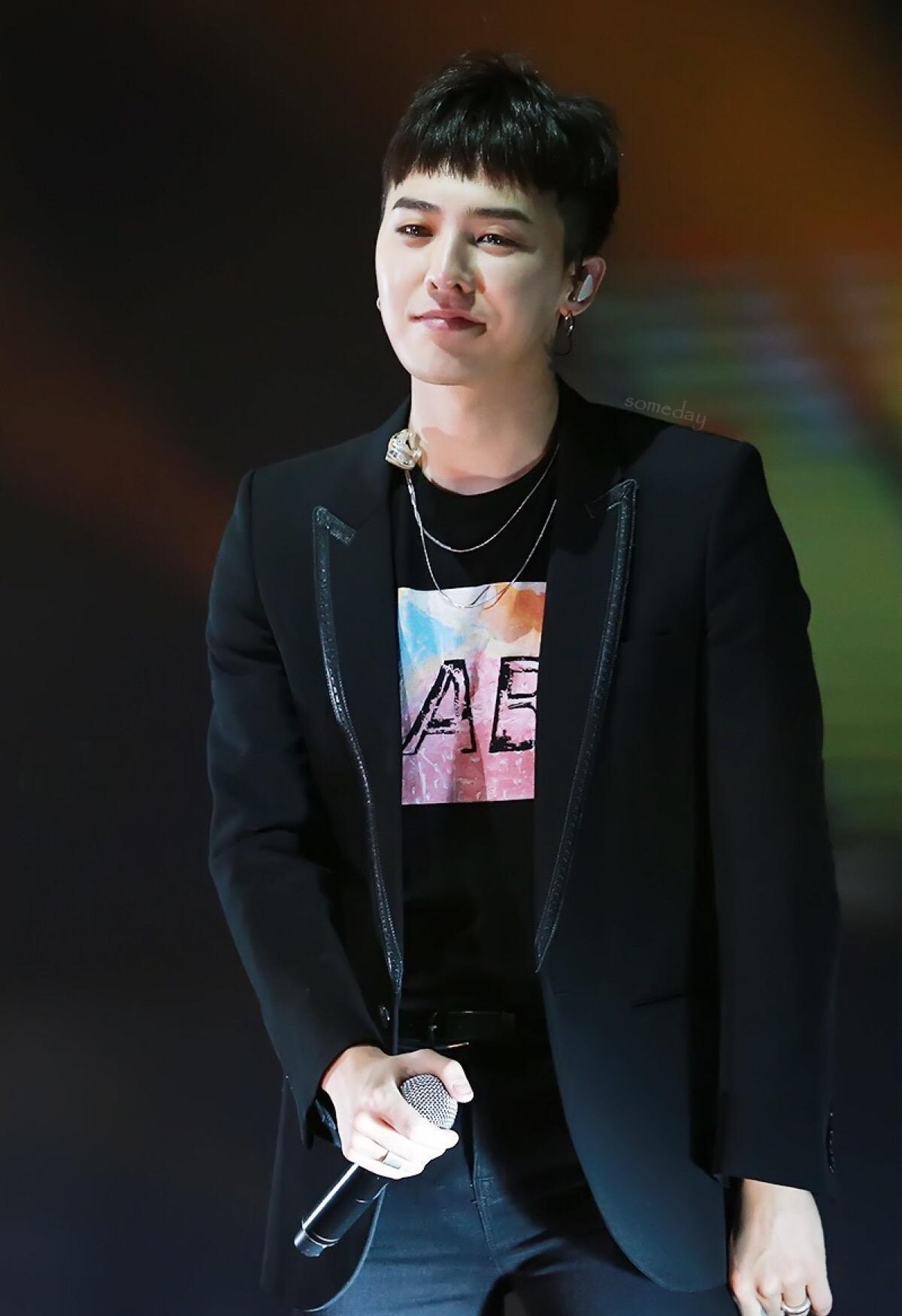 权志龙:音乐领域的不朽之星 权志龙,21世纪流行乐坛的璀璨明星,凭借其