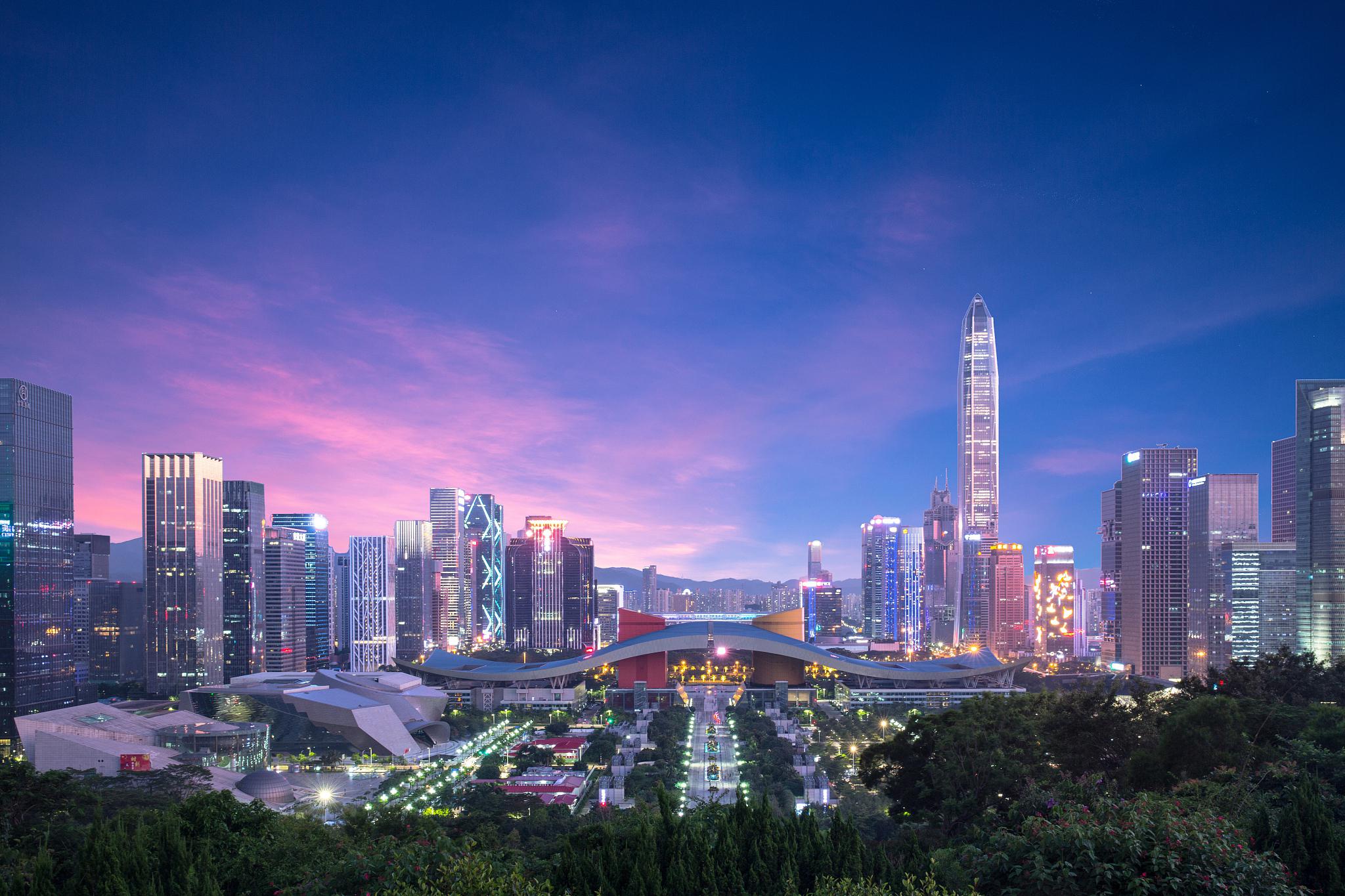 深圳:探寻城市的另一面 深圳是一座充满活力的城市,以其摩登的面貌和