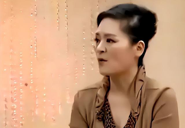 金炜玲:从乐坛巅峰到保姆生活的音乐传奇 金炜玲,一个曾经在音乐界