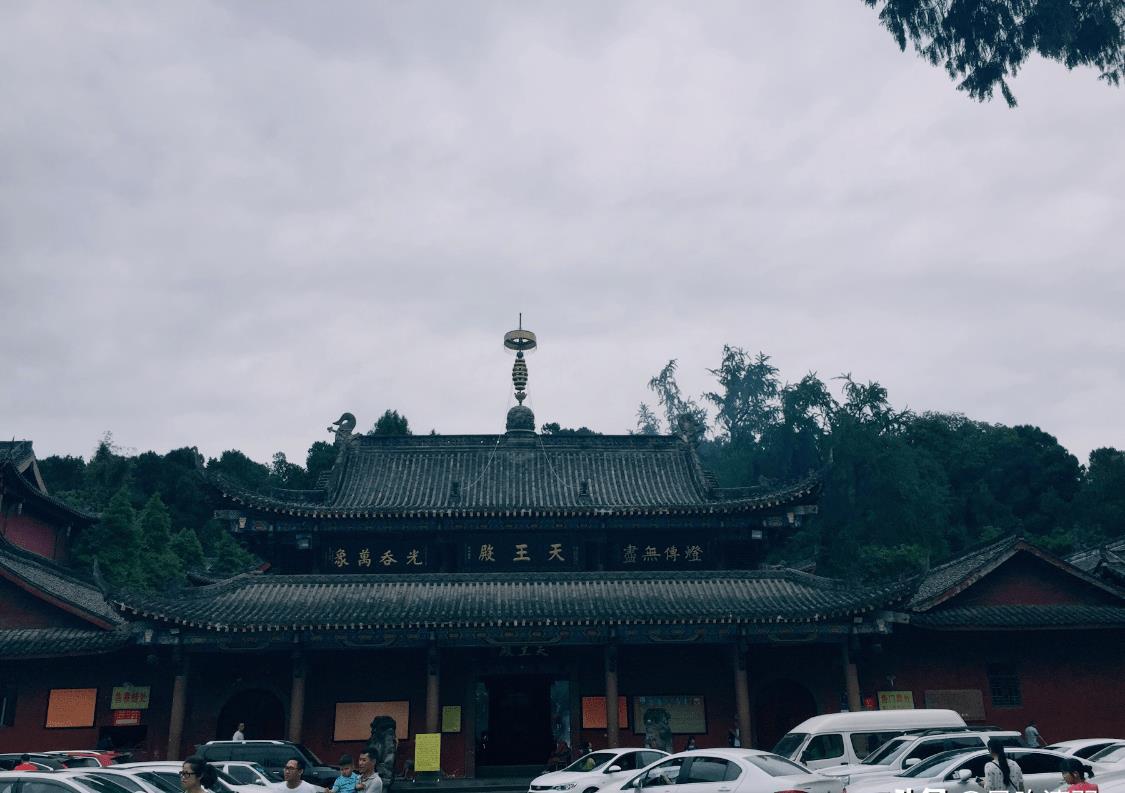 石经寺:巴蜀地区璀璨的古刹之星 石经寺,坐落于成都龙泉,是川西五大