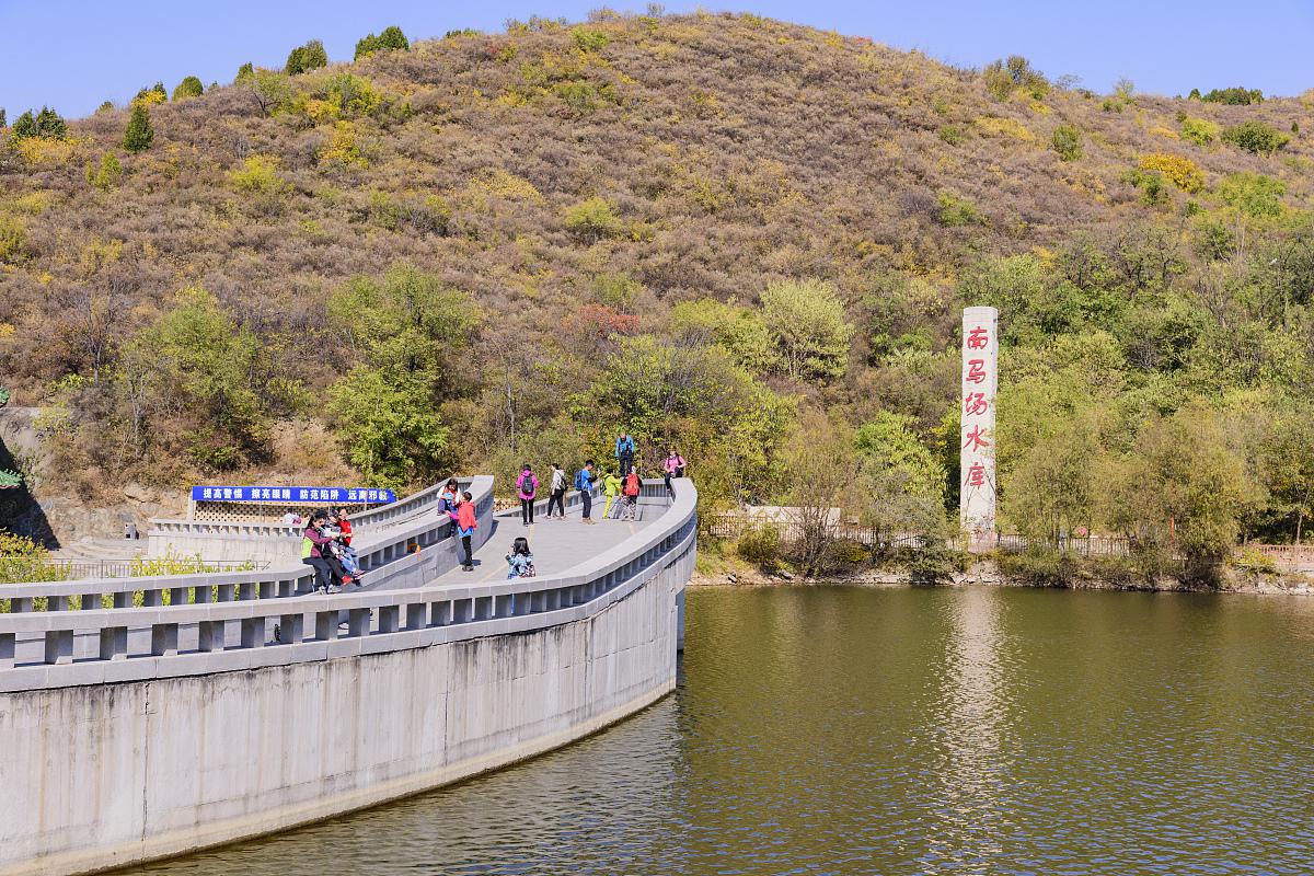 桓仁县,本溪市的一颗璀璨明珠,位于辽宁省的东部,被长白山南麓所环抱