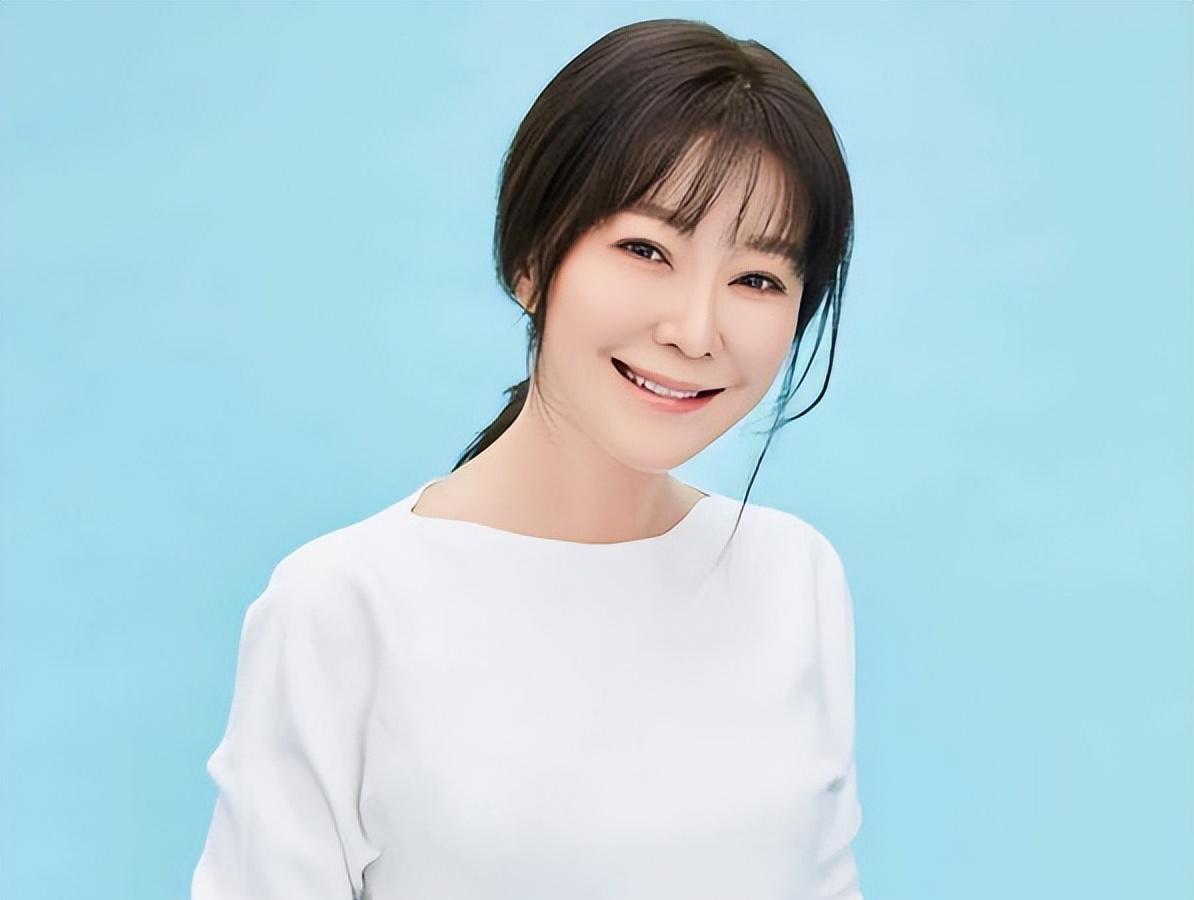 王小骞:从央视主持人到自媒体巨头,家庭与事业的完美平衡 王小骞,一个