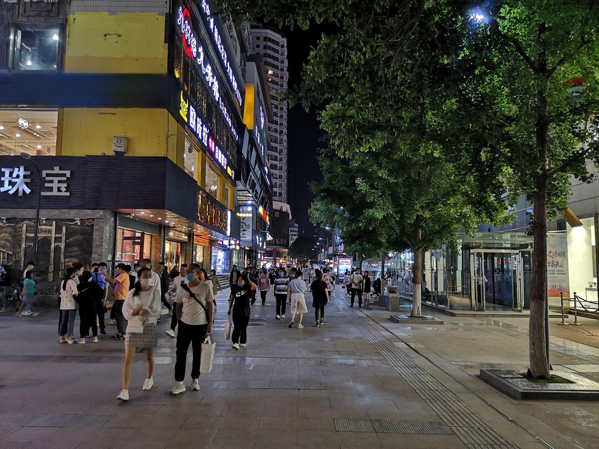 张掖路步行街:兰州历史与文化的见证 兰州这座城市有着深厚的历史底蕴