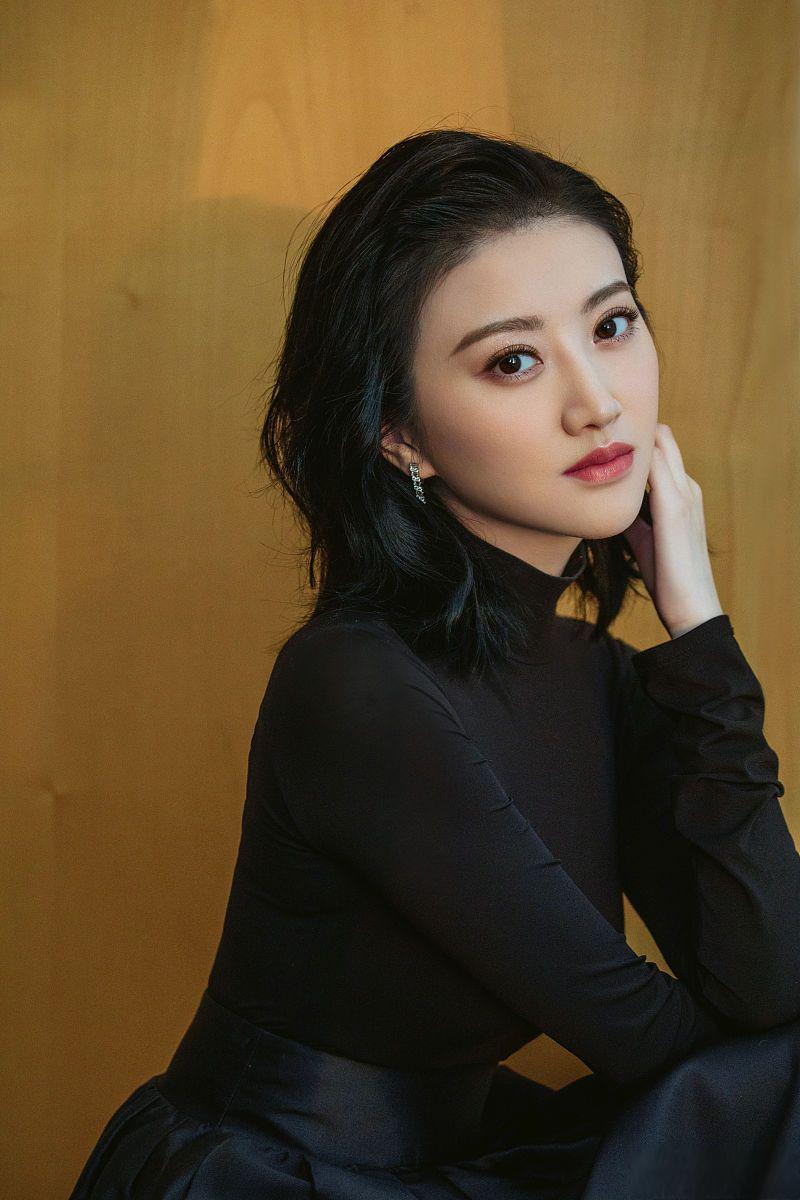 娱乐圈新星崛起:钟楚曦,周冬雨与景甜的机遇与实力之旅 娱乐圈的舞台