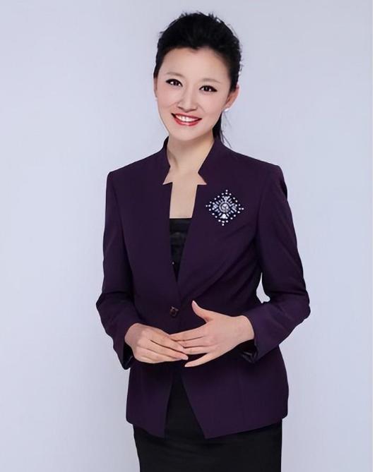 央视美女主持人:才华与美貌并存 央视的社会与法频道以其严谨的专业