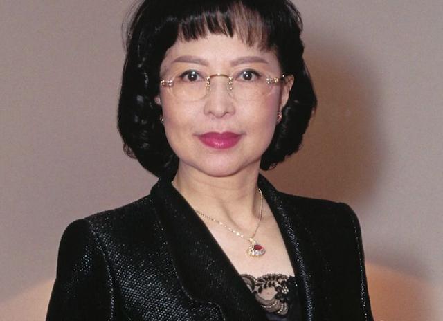 狄娜:从荧屏到航天,演艺界的传奇与跨界女王 狄娜,一个名字在演艺界和