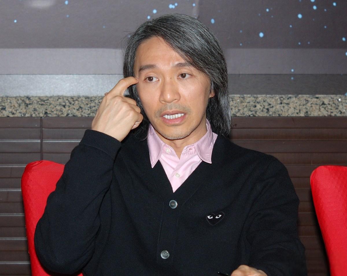 周星驰惊艳离子烫造型:清纯动人,魅力无限 周星驰体验了一把离子烫,由