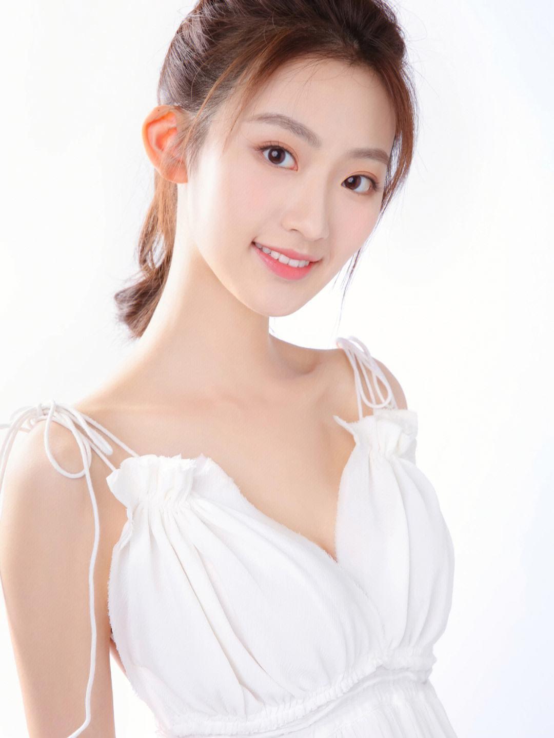 杨雨潼演绎的悲欢交加之旅 备受瞩目的演员杨雨潼,用她的独特演技在