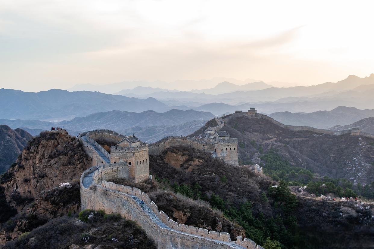 长城之旅 登上八达岭长城,领略壮丽景色,感受千年历史