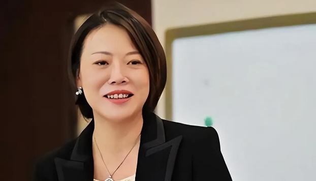 碧桂园财务危机:杨惠妍如何应对行业挑战与困境 碧桂园资金紧张