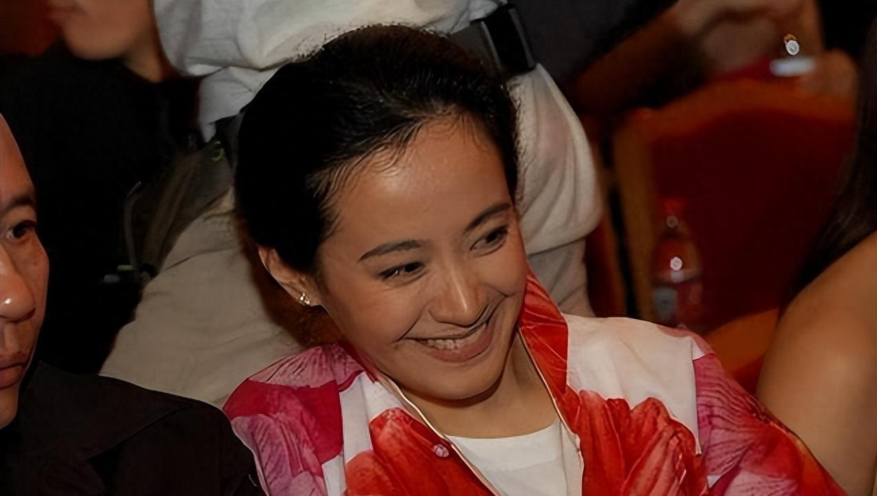 不靠男人捧红的独立女性 剧雪与何群的合作始于1991年,何群作为导演