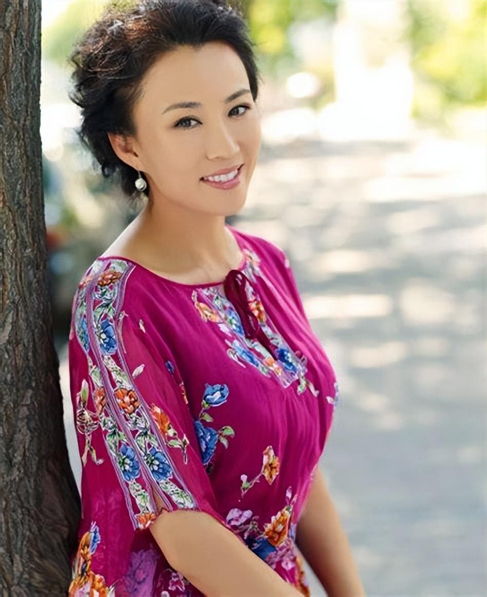 一级演员马丽:被宠爱31年 马丽,国家一级演员,凭借坚韧的努力,赢得了