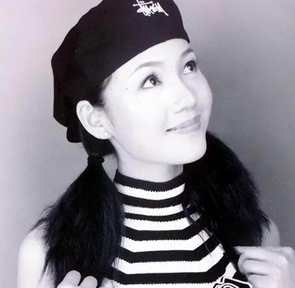 周群:主持界的女王,家庭与事业的完美平衡者 周群,安徽卫视的璀璨明星
