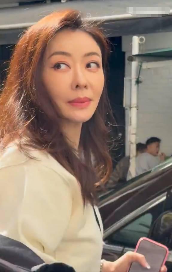 熊黛林与郭可盈的爱情故事 熊黛林与郭可盈在香港街头的偶遇,让我们