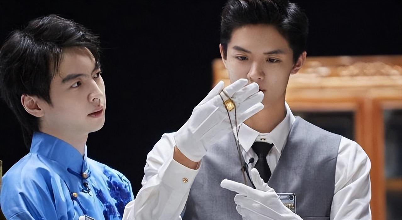 周峻纬:多才多艺的艺术家 周峻纬是一位多才多艺的艺术家,他的音乐