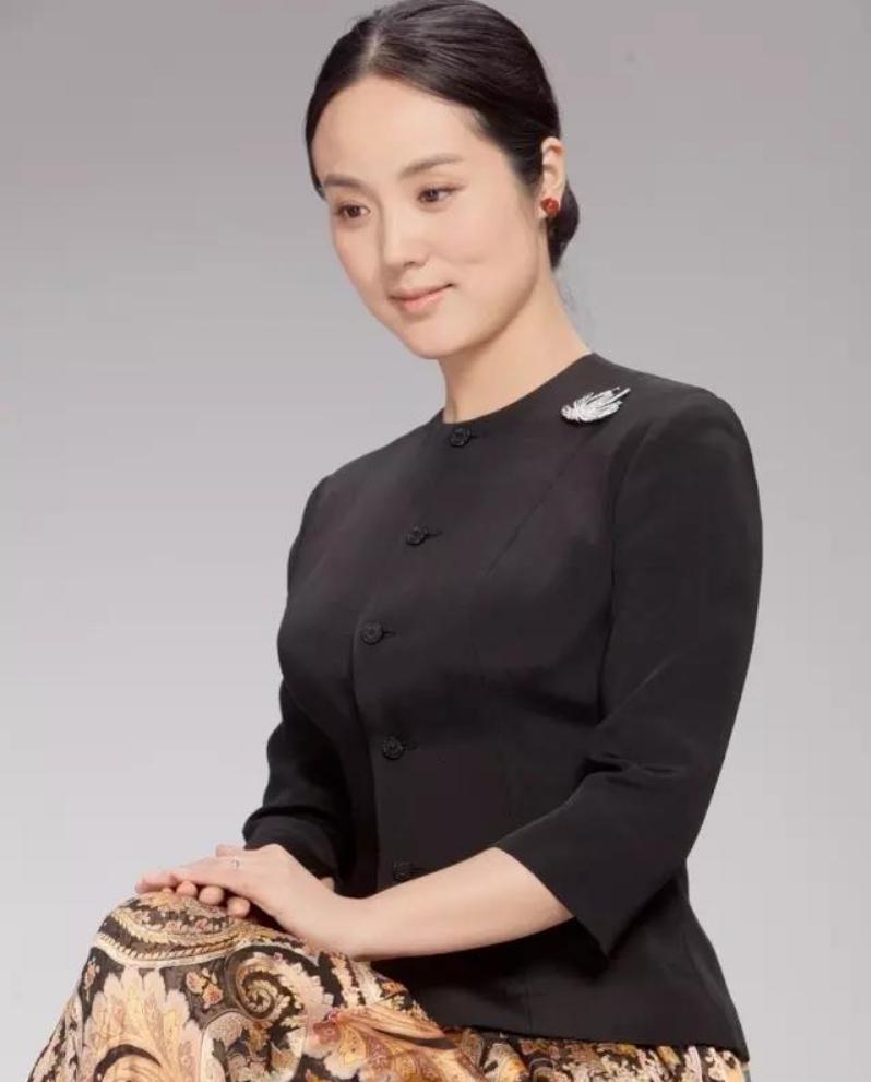 音乐与爱情交织的逆袭之歌:哈辉与杨柳的传奇之路 在娱乐圈的璀璨星空