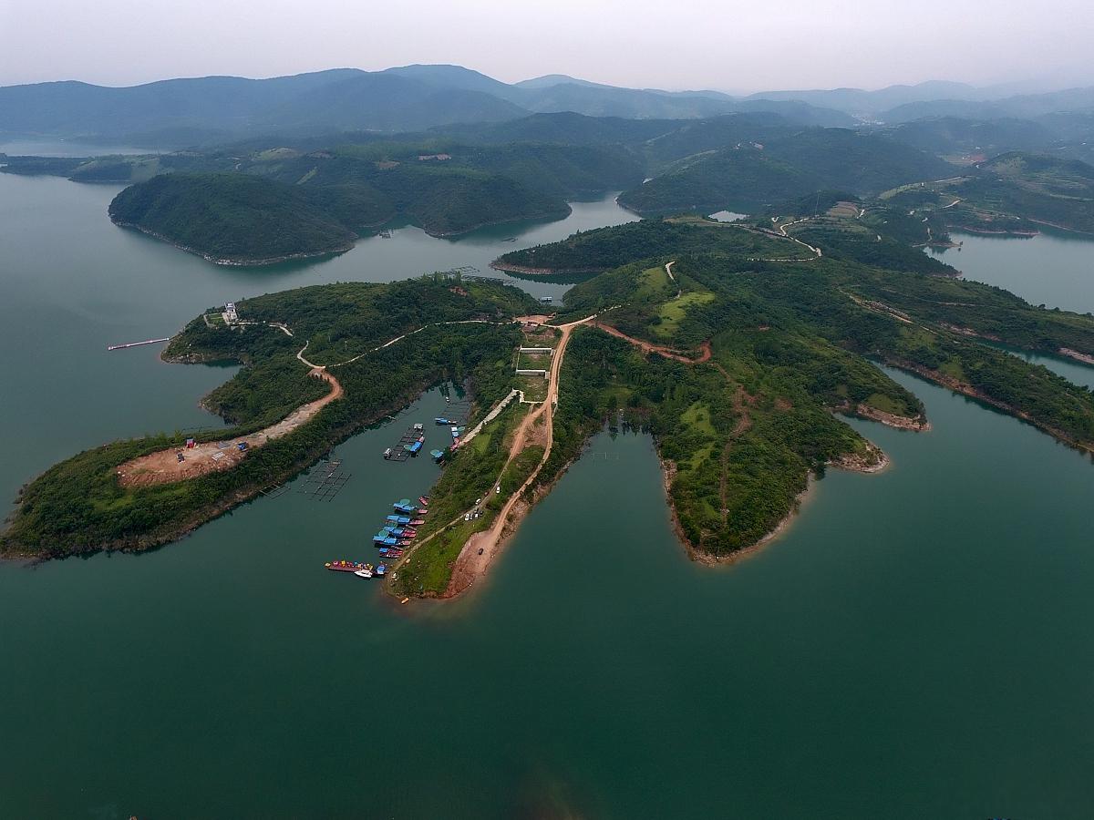 黄石仙岛湖:自驾游的绝佳之选 黄石仙岛湖,一个被山水环抱的仙境,是