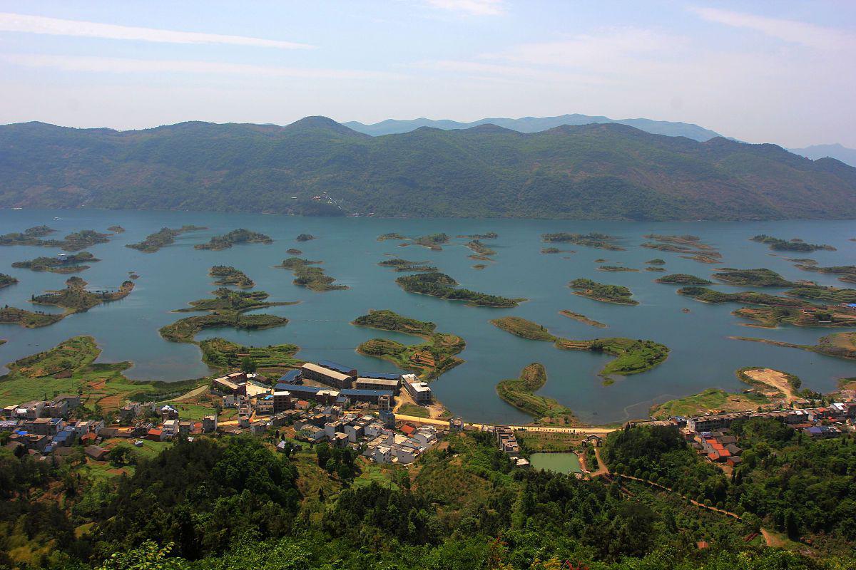 黄石仙岛湖:自驾游的绝佳之选 黄石仙岛湖,一个被山水环抱的仙境,是