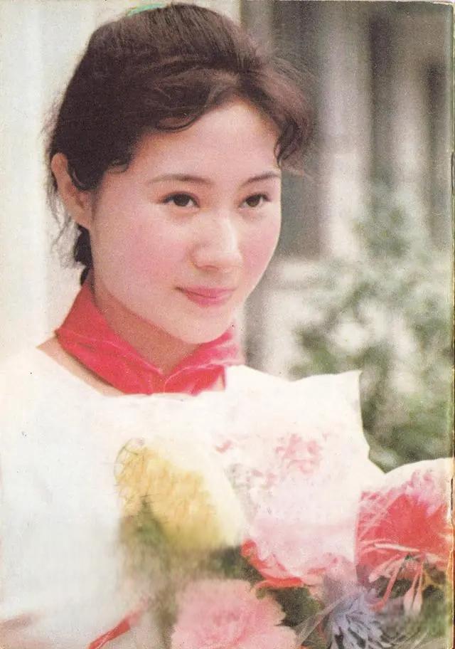 《少林寺》不仅捧红了功夫巨星李连杰,还让一位清纯甜美的少女丁岚