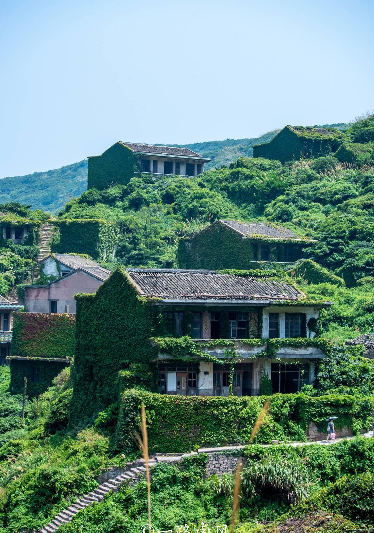 嵊山岛:人间仙境后头湾村 嵊山岛位于浙江省舟山市嵊泗县,是中国最大