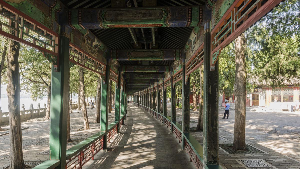 颐和园:皇家园林博物馆 颐和园,一座尽显皇家风范的园林,位于北京西郊
