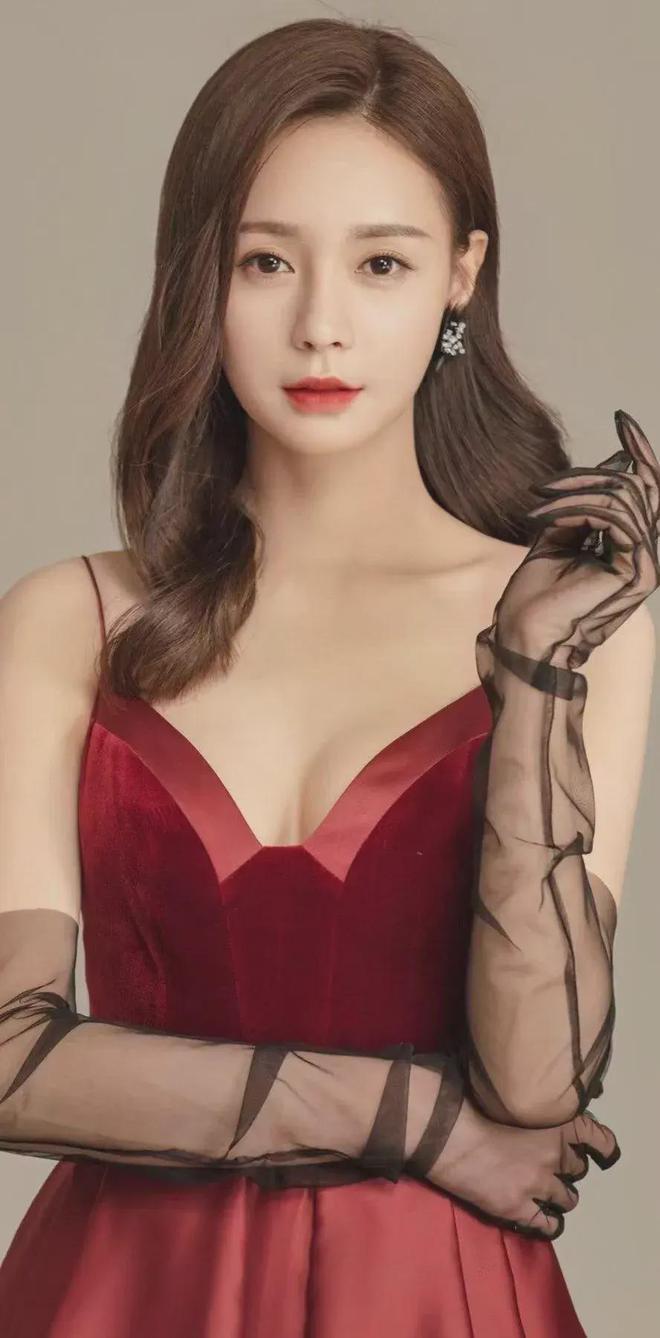 沈梦辰写真照风靡网络:是美貌还是幸运?