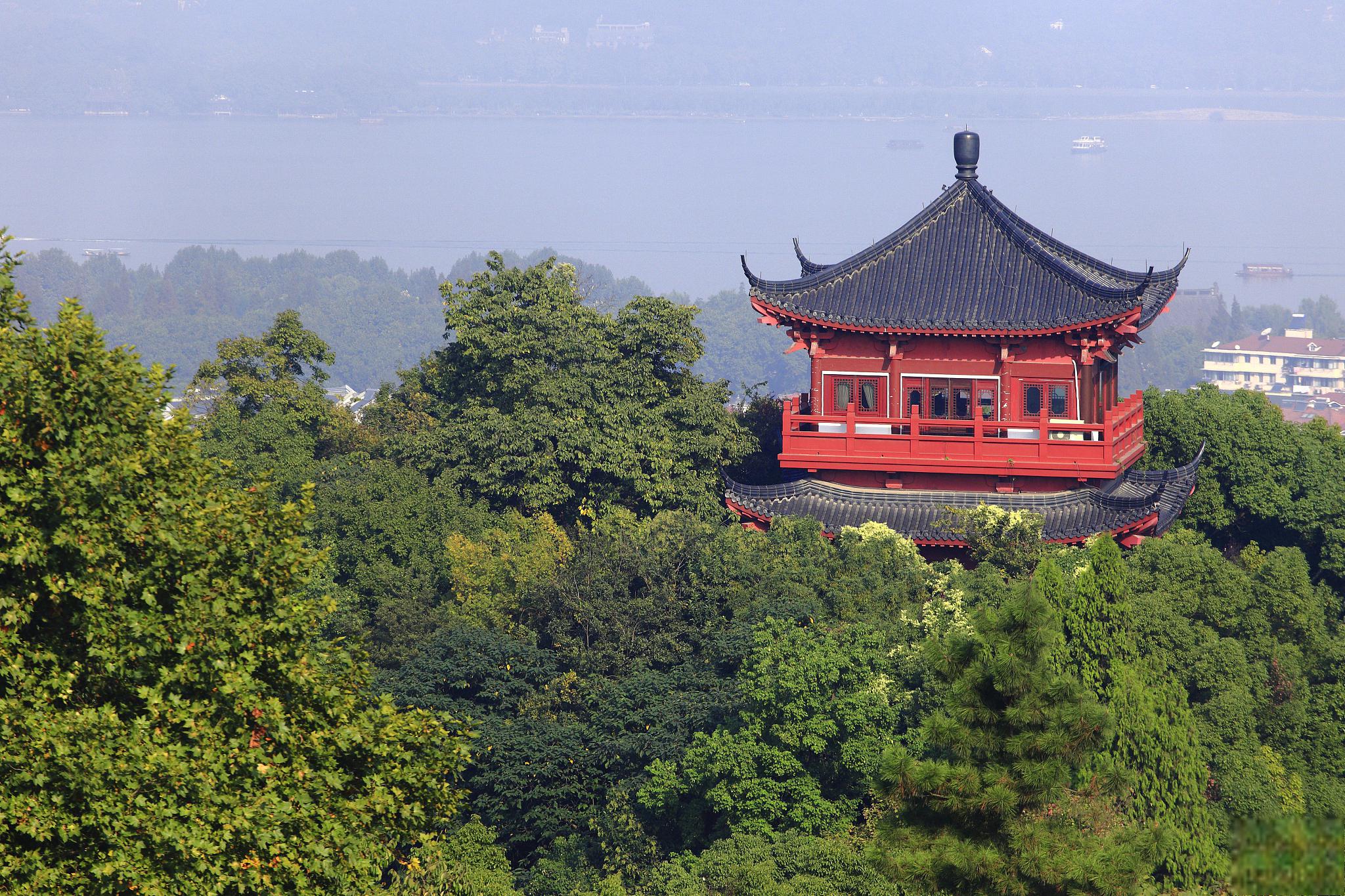 北固山:镇江的璀璨明珠 镇江,一个因醋而闻名的城市,更是"山水之城"