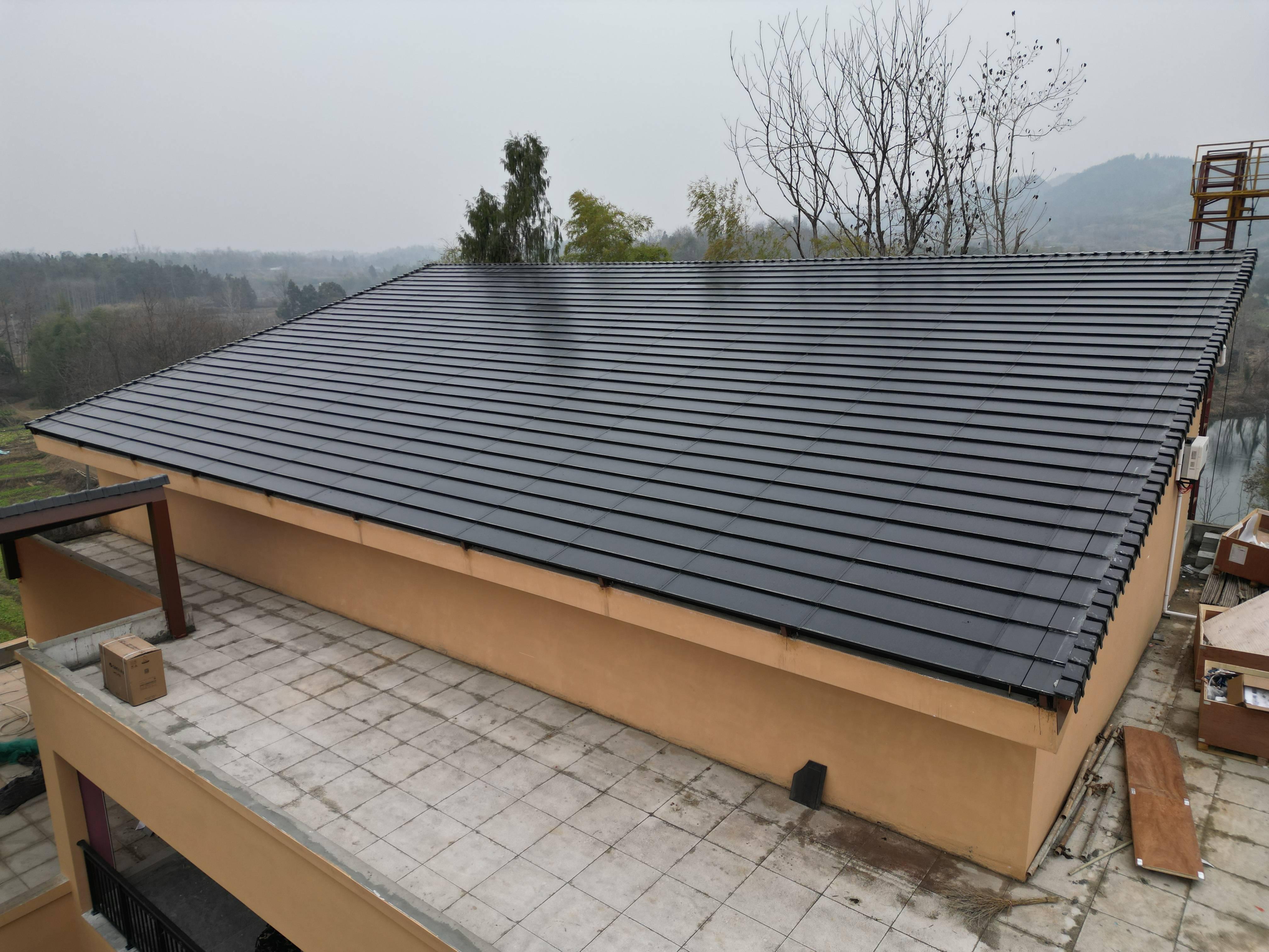 光伏瓦:为别墅屋顶添一份绿色环保 随着人们对环保的日益重视,别墅