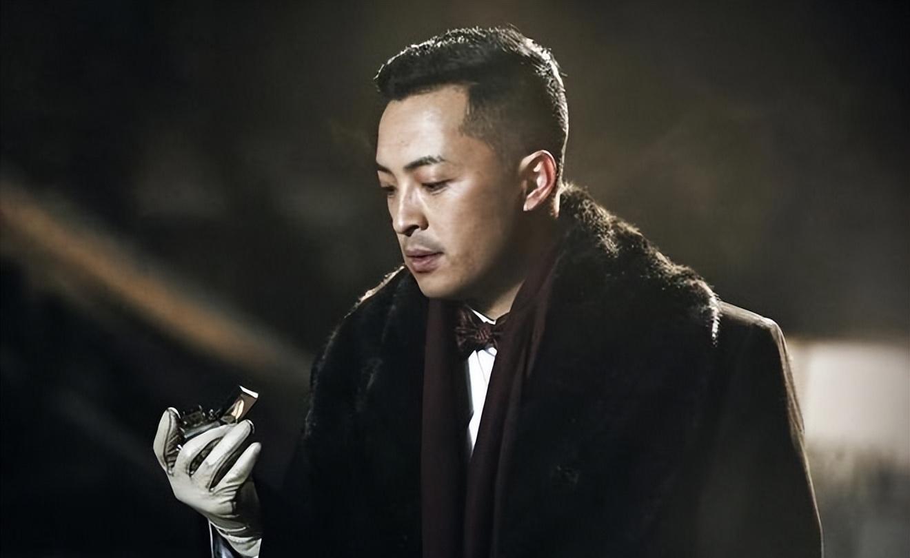 富大龙:真正的文艺演员 富大龙是一位非常优秀的演员,他的表演技巧和