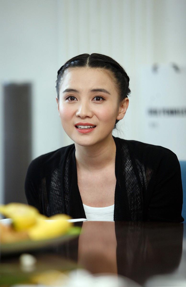 小宋佳在电视剧大山里的女校里出演了改编自张桂梅校长的角色,后续