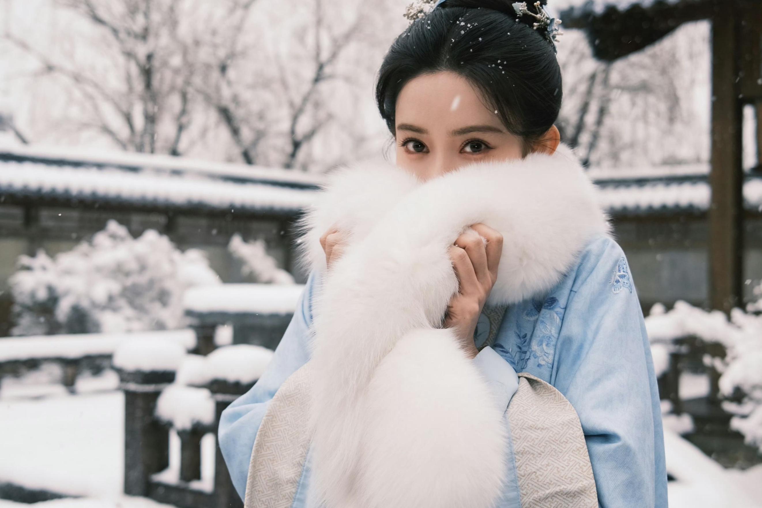 孟子义《九重紫》片场雪景照:温婉绝艳,网友盛赞 孟子义在《九重紫》