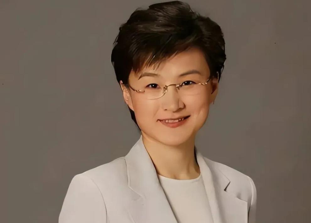 比嫁入豪门还幸福 央视的舞台上,才华横溢的主持人层出不穷,但董倩却