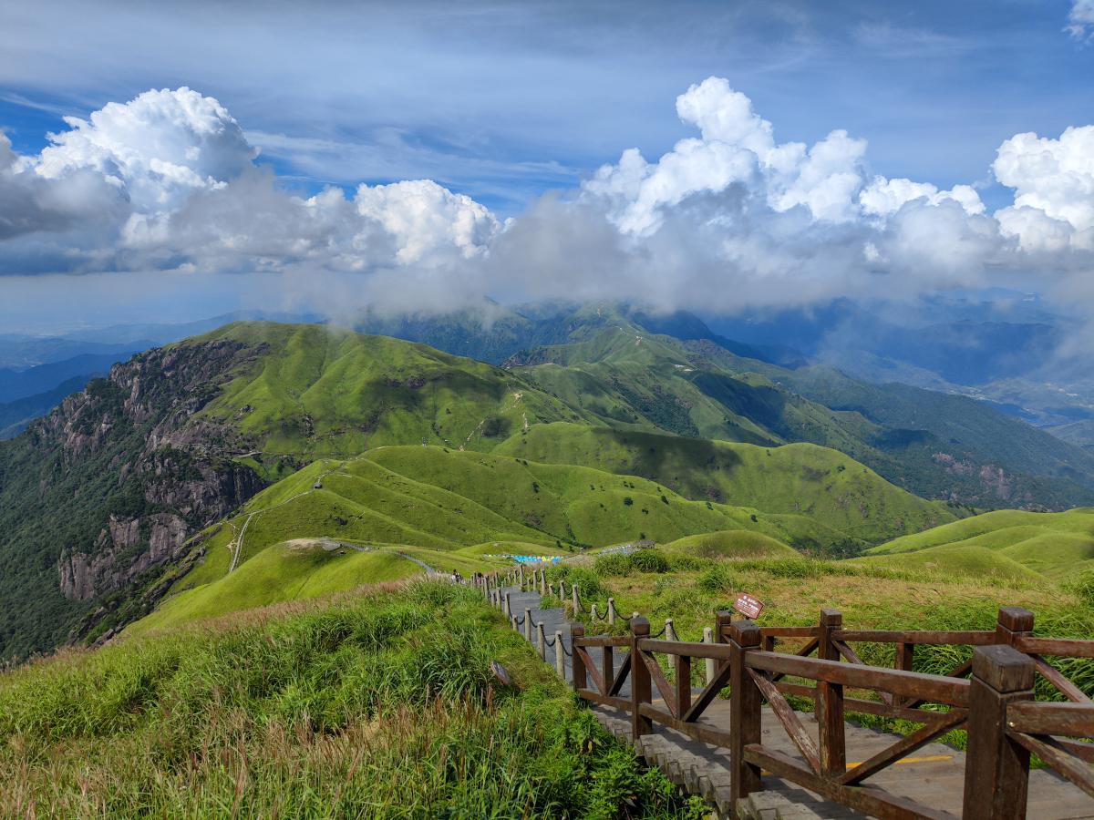 武功山:征途需要一整天的时间 武功山,江西的瑰宝,高山草甸与云海的