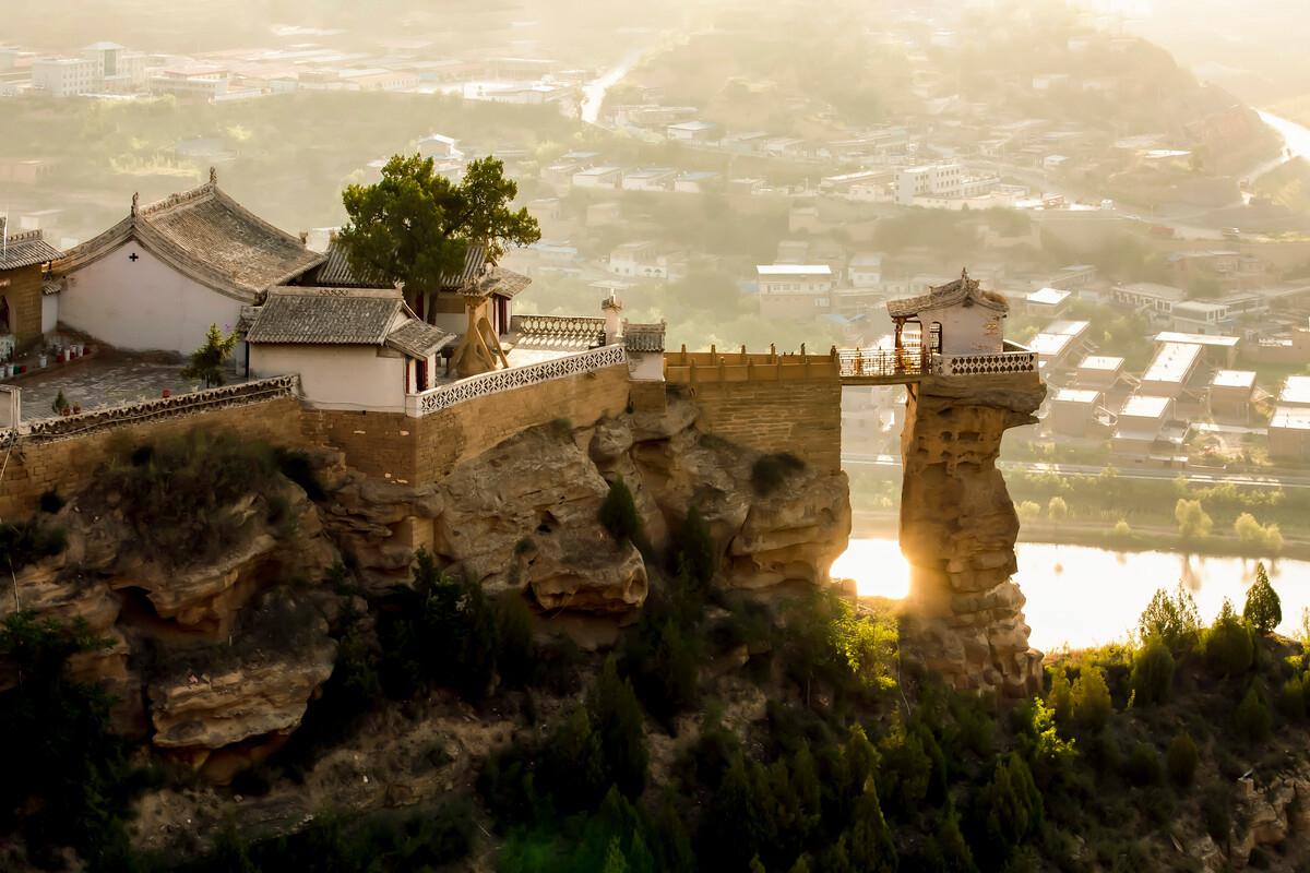 佳县:古韵悠长,风光如画 佳县位于陕西省榆林市,是一片神奇的土地