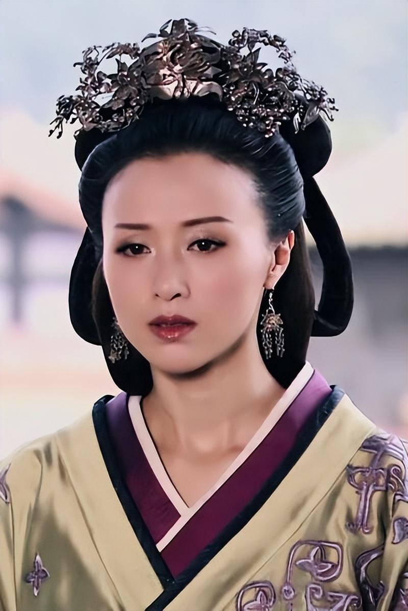 白珊:从黄金女配到幸福家庭的蜕变之路 白珊,这位