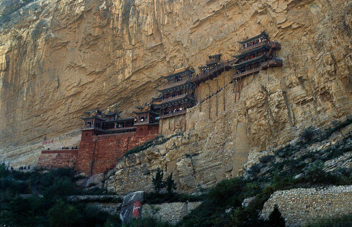 心灵与自然的和谐之旅 大慈岩悬空寺,坐落于浙江省杭州市建德市大慈岩