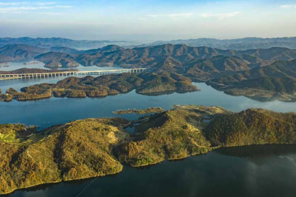 丹江口水库:中原大地的璀璨明珠 丹江口水库,位于汉江中上游,跨越鄂豫