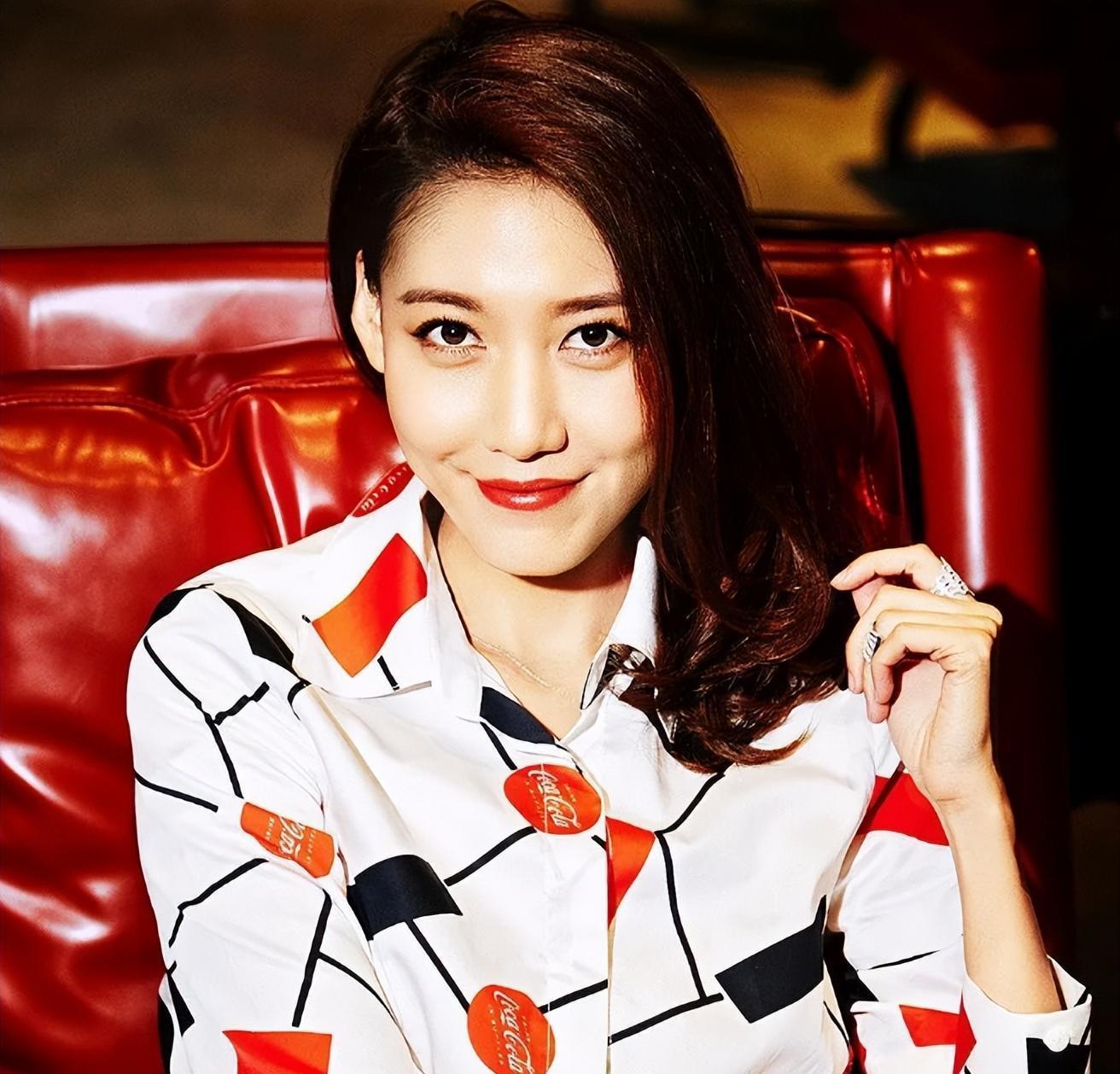 高露:娱乐圈中的一股清流,25年零绯闻的女艺人 高露,这个名字可能对