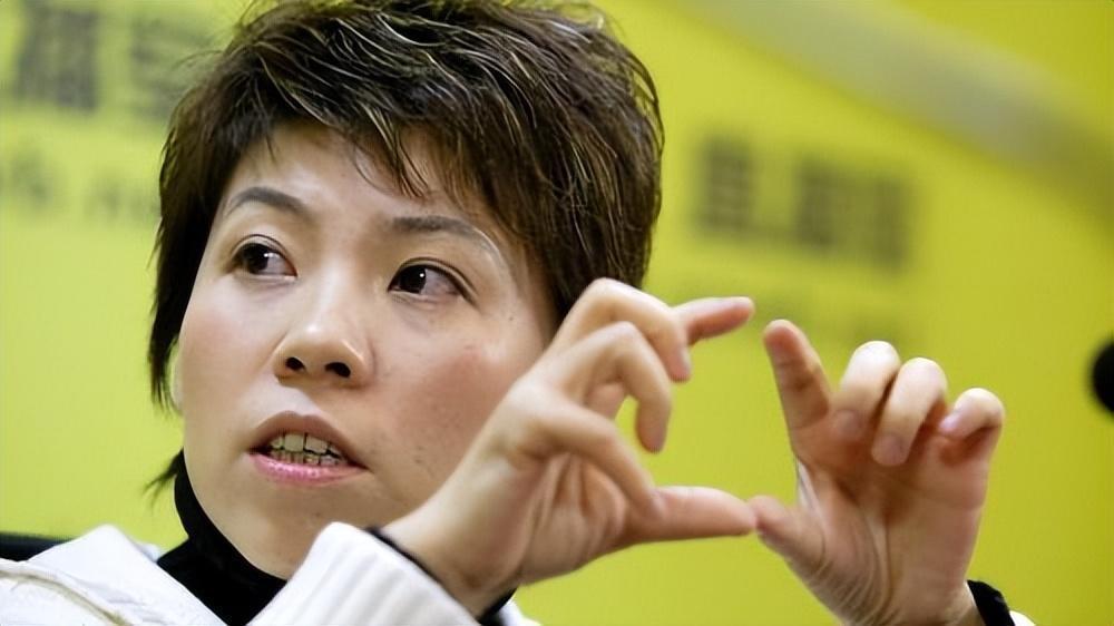 乒坛大魔王邓亚萍:从赛场到家庭的传奇人生 邓亚萍,这位在乒乓球界的