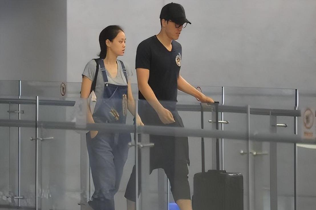 刘翔初恋老婆吴莎的背带裤穿搭 吴莎穿背带裤的样子,不仅清纯,更有着