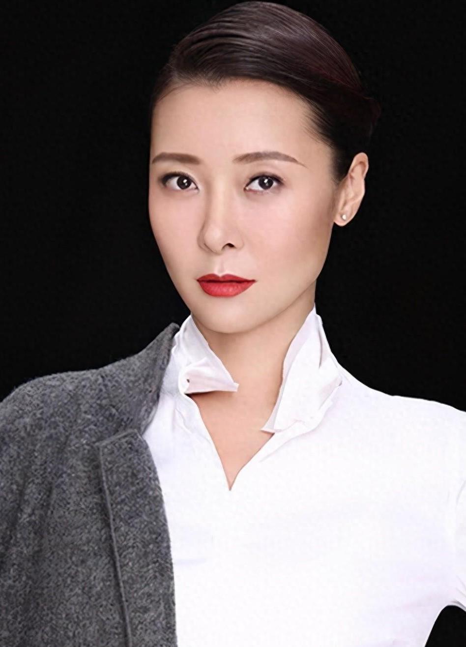 柯蓝:开国上将孙女,事业辉煌却情路坎坷 作为开国上将钟期光的孙女